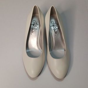 Life Stride, Sable, White Size 7WW, New